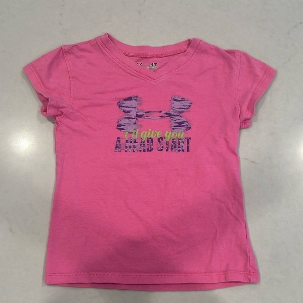 Under armour girls t shirt, like new, size 4T.